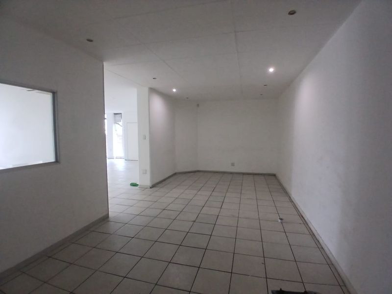 161m2 COMMERCIAL SPACE FOR RENT IN ST ANDREWS - Photo 5