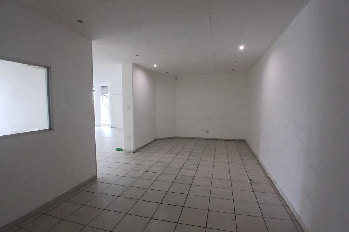161m2 COMMERCIAL SPACE FOR RENT IN ST ANDREWS - Photo 5