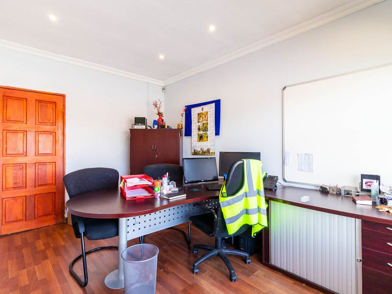 Discover a prime 638m2 building for sale in New Redruth, Alberton—perfect for your next investment! - Photo 8