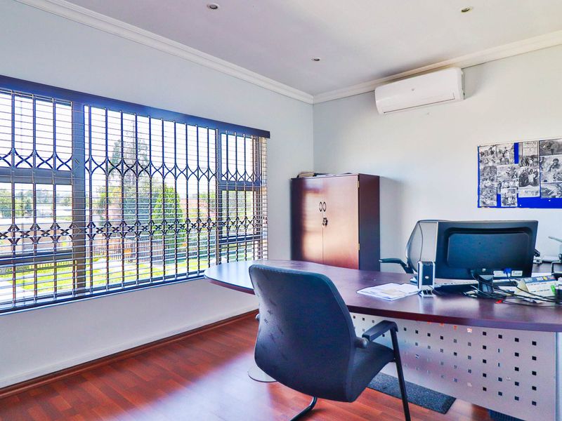 Discover a prime 638m2 building for sale in New Redruth, Alberton—perfect for your next investment! - Photo 4