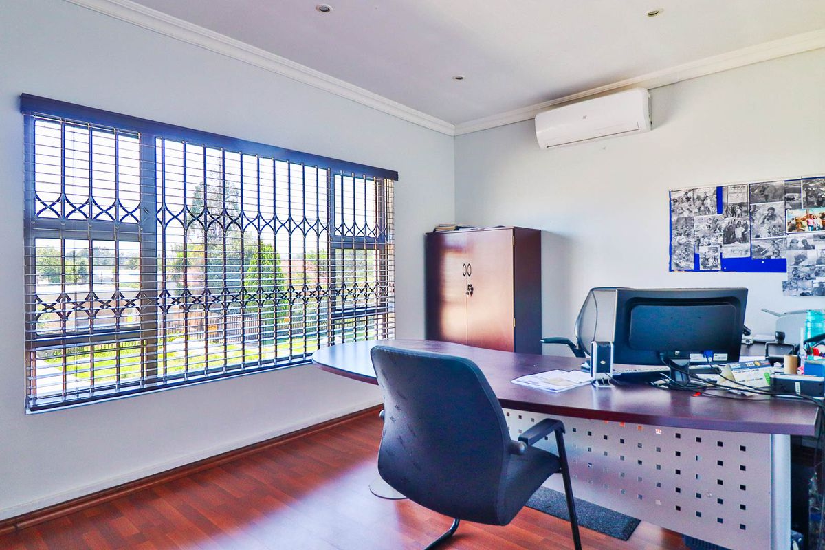 Discover a prime 638m2 building for sale in New Redruth, Alberton—perfect for your next investment! - Photo 4