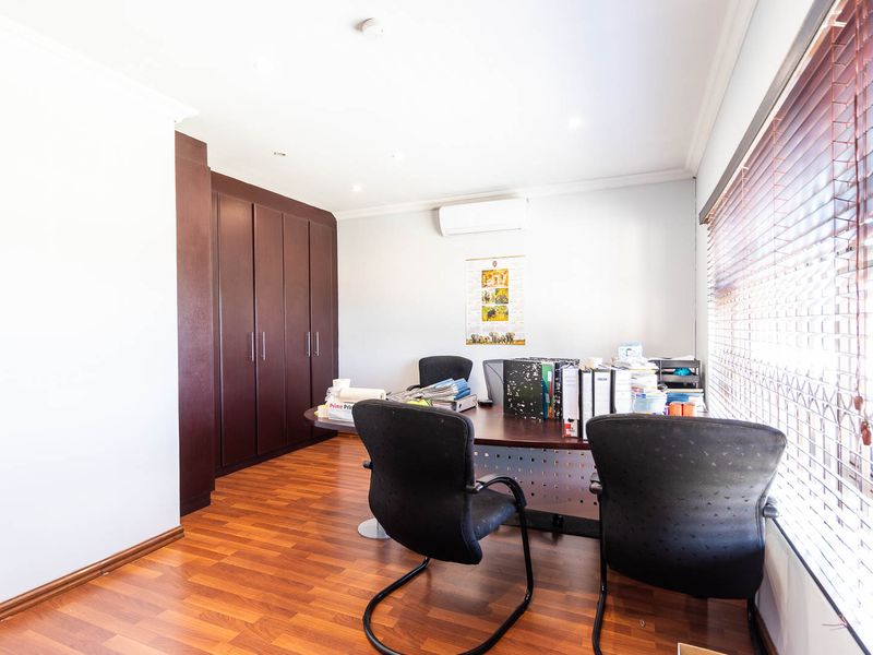 Discover a prime 638m2 building for sale in New Redruth, Alberton—perfect for your next investment! - Photo 5