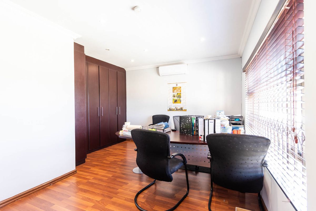Discover a prime 638m2 building for sale in New Redruth, Alberton—perfect for your next investment! - Photo 5