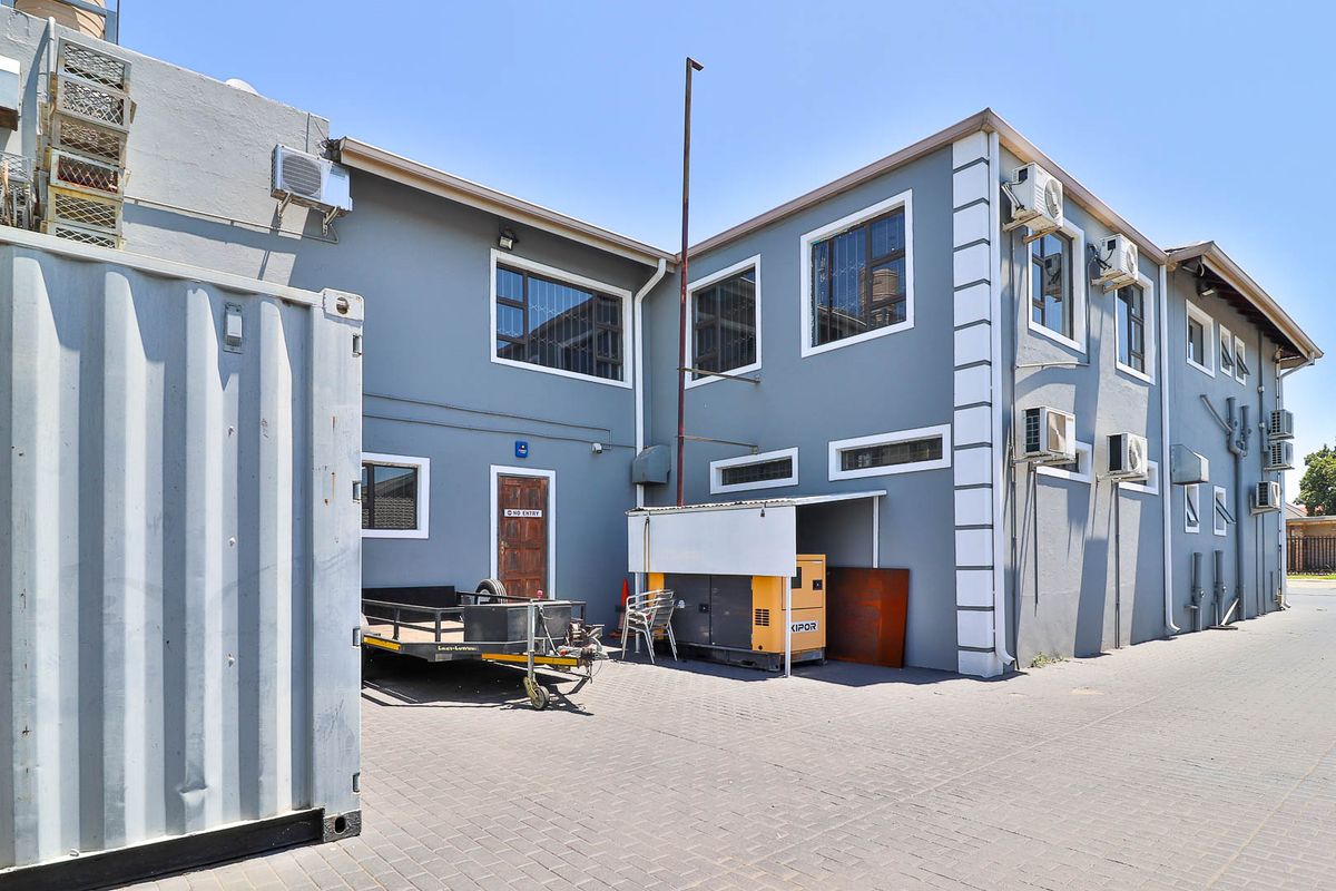 Discover a prime 638m2 building for sale in New Redruth, Alberton—perfect for your next investment! - Photo 3