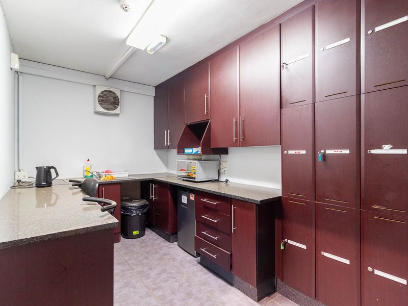 Discover a prime 638m2 building for sale in New Redruth, Alberton—perfect for your next investment! - Photo 10