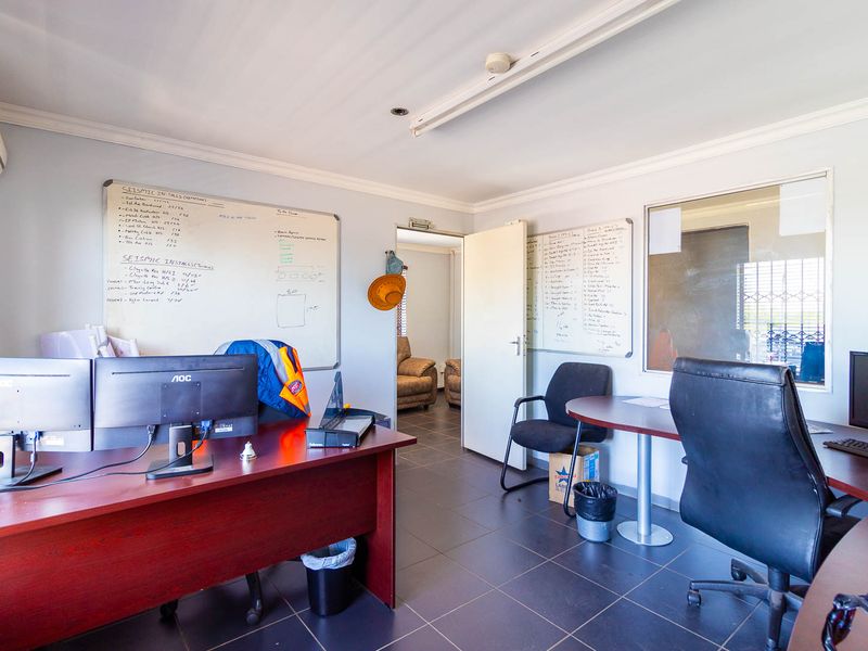 Discover a prime 638m2 building for sale in New Redruth, Alberton—perfect for your next investment! - Photo 6