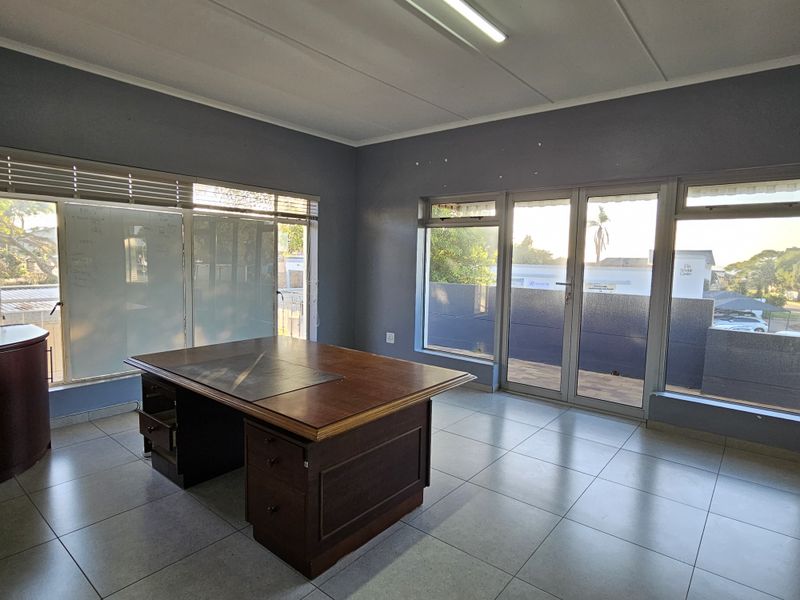 Versatile Commercial Property! - Photo 9