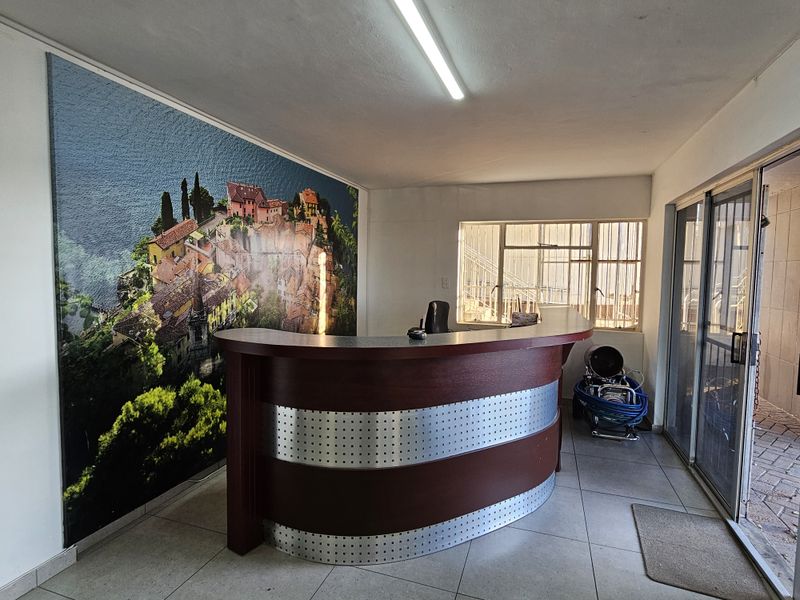 Versatile Commercial Property! - Photo 3