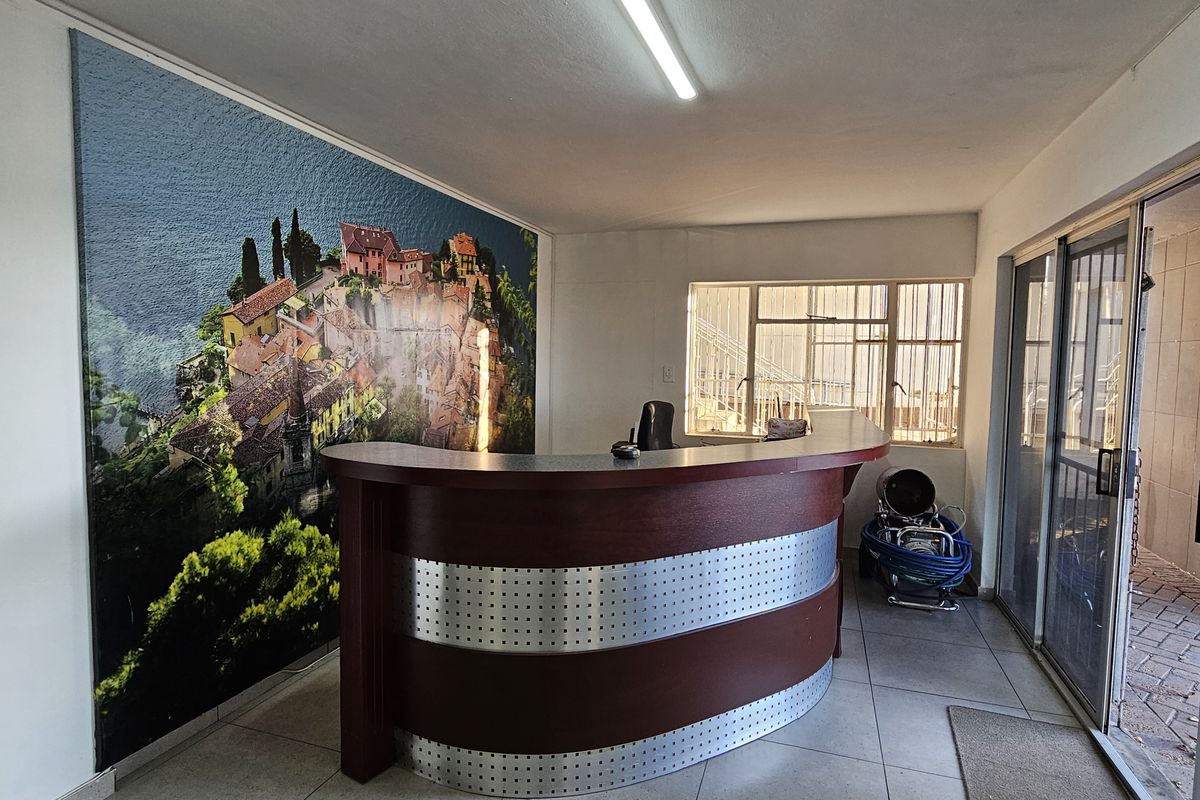 Versatile Commercial Property! - Photo 3