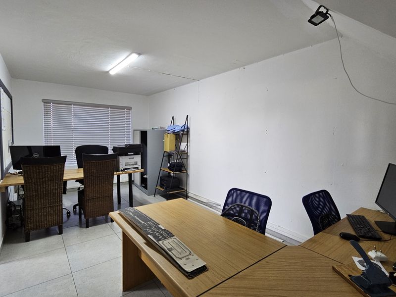 Versatile Commercial Property! - Photo 4