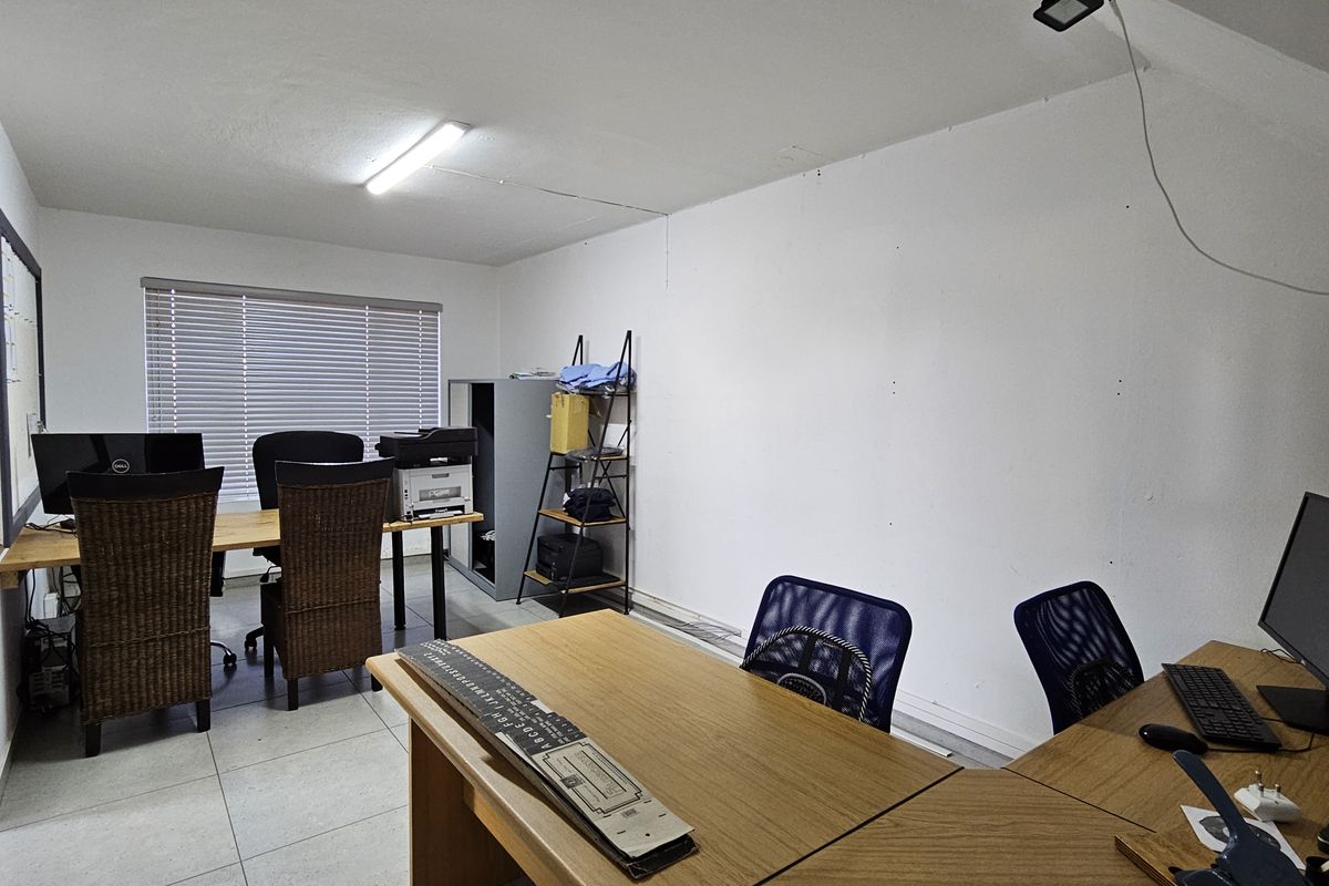 Versatile Commercial Property! - Photo 4