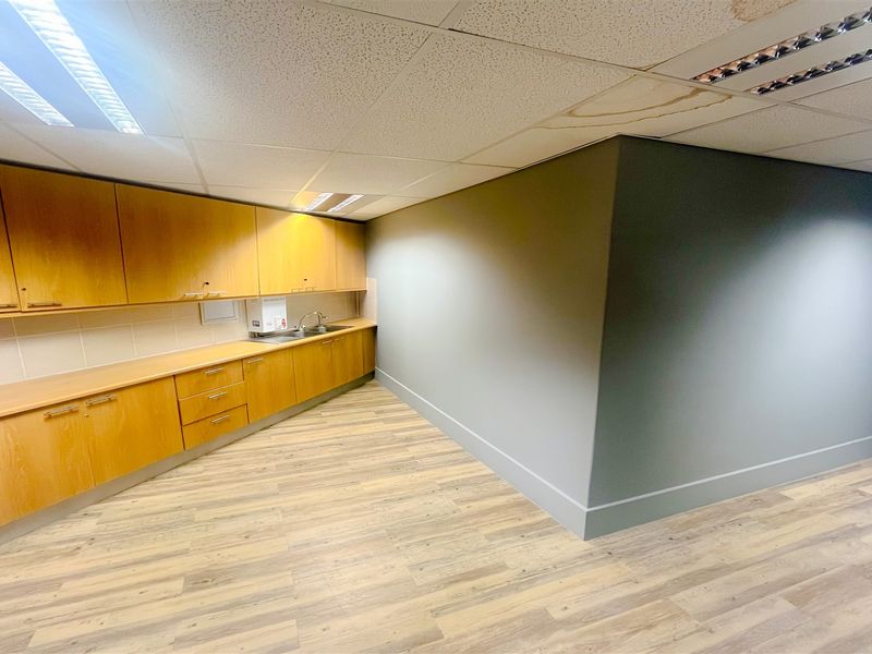 1103m2 Office space to let in Parktown - Photo 7