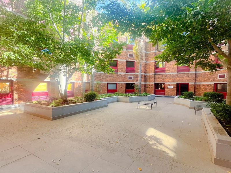 1103m2 Office space to let in Parktown - Photo 10