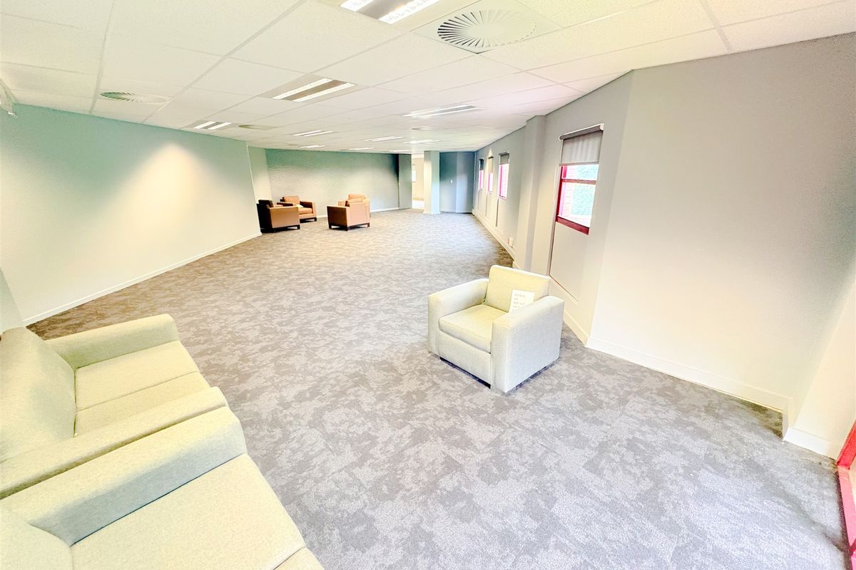 1103m2 Office space to let in Parktown - Photo 4