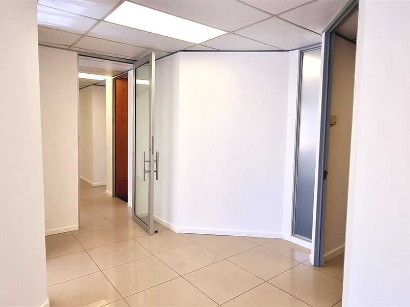 Office space to let on the first floor of Eastbury House in Hampton Office Park in Bryanston - Photo 7