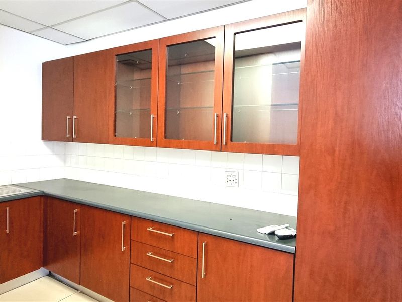 Office space to let on the first floor of Eastbury House in Hampton Office Park in Bryanston - Photo 6