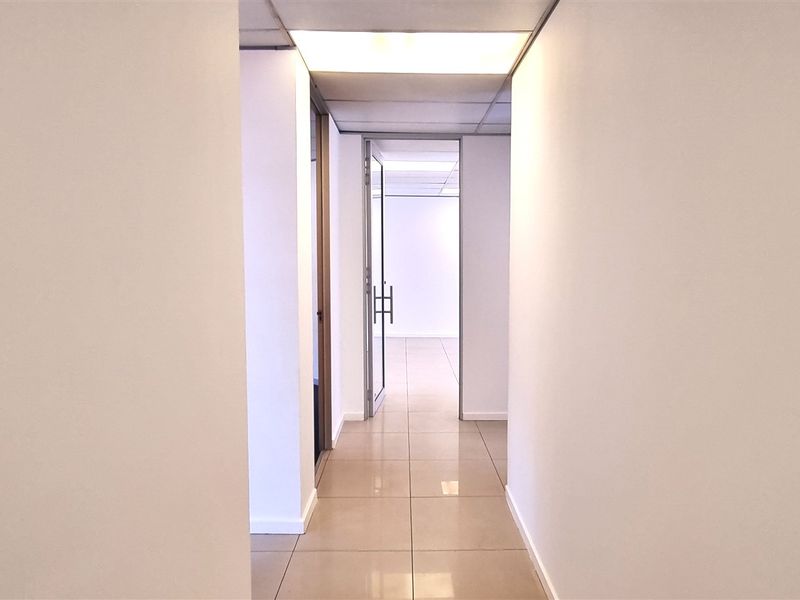 Office space to let on the first floor of Eastbury House in Hampton Office Park in Bryanston - Photo 4