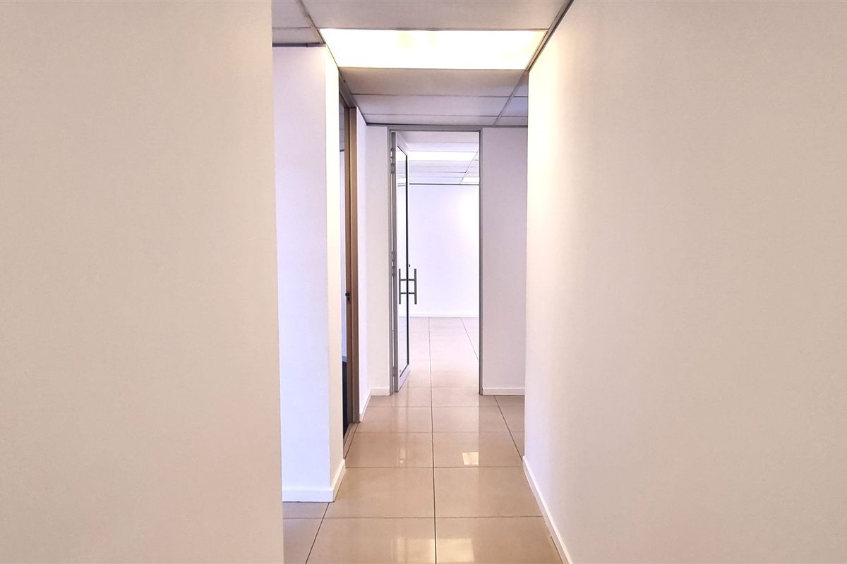 Office space to let on the first floor of Eastbury House in Hampton Office Park in Bryanston - Photo 4