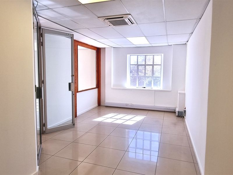 Office space to let on the first floor of Eastbury House in Hampton Office Park in Bryanston - Photo 3