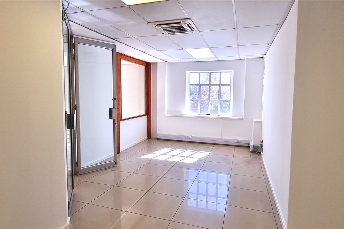 Office space to let on the first floor of Eastbury House in Hampton Office Park in Bryanston - Photo 3