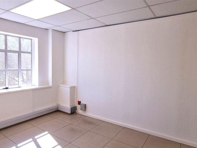 Office space to let on the first floor of Eastbury House in Hampton Office Park in Bryanston - Photo 5