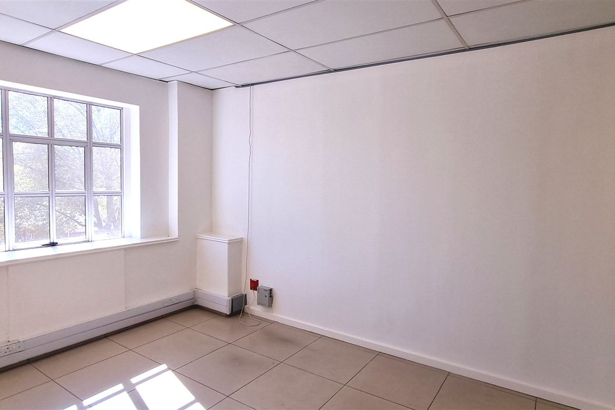 Office space to let on the first floor of Eastbury House in Hampton Office Park in Bryanston - Photo 5