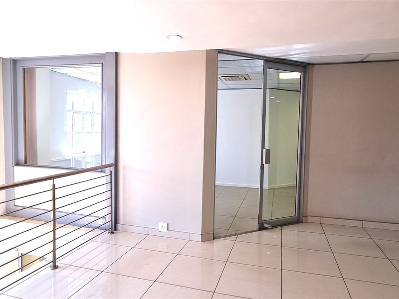 Office space to let on the first floor of Eastbury House in Hampton Office Park in Bryanston - Photo 2