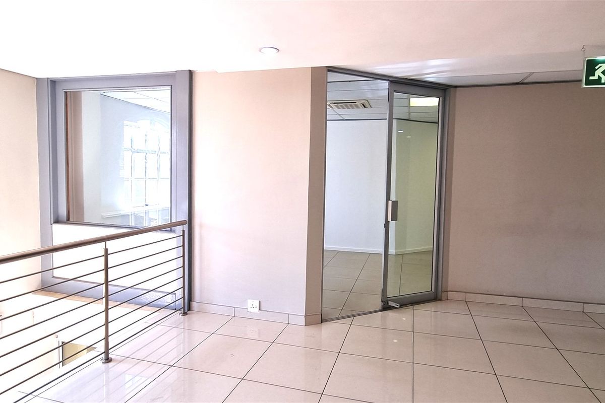 Office space to let on the first floor of Eastbury House in Hampton Office Park in Bryanston - Photo 2