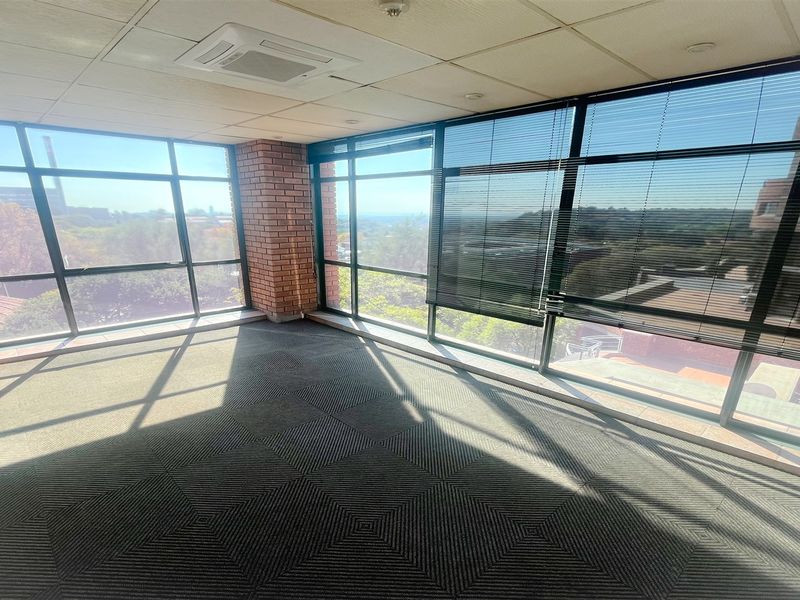 262m2 office space to let in Parktown - Photo 8