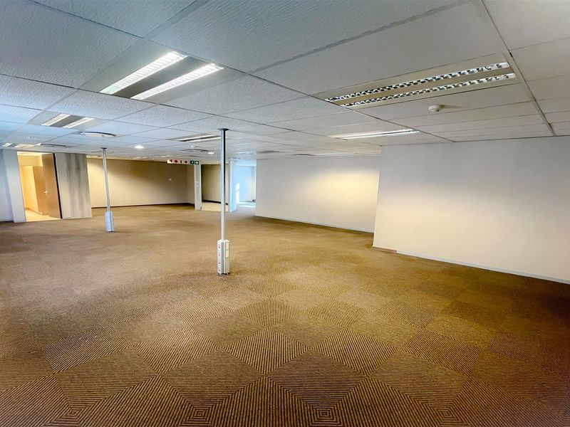 262m2 office space to let in Parktown - Photo 5