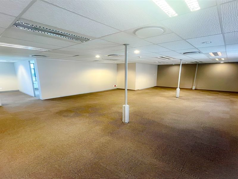 262m2 office space to let in Parktown - Photo 4