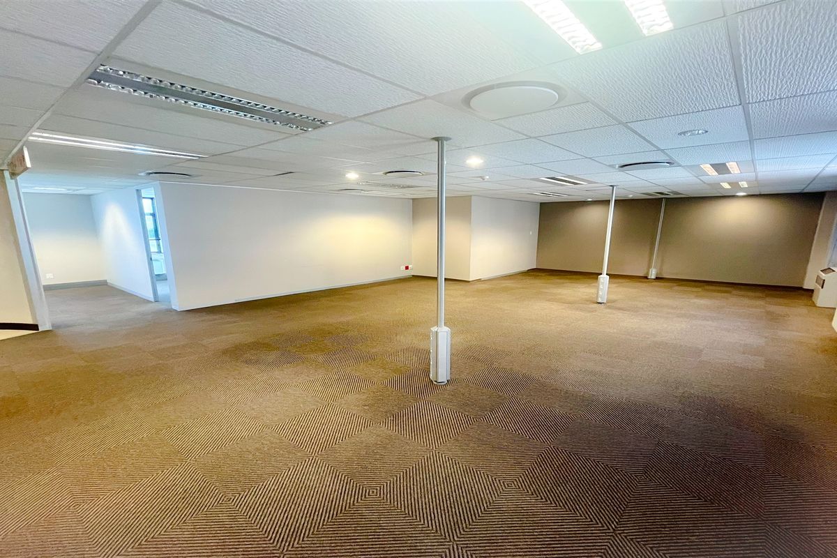 262m2 office space to let in Parktown - Photo 4
