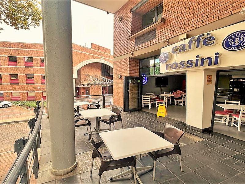 262m2 office space to let in Parktown - Photo 10
