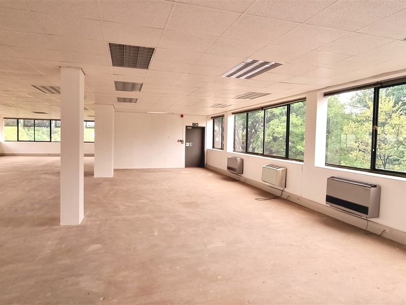 Office to let in The Woodlands Office Park - Photo 5