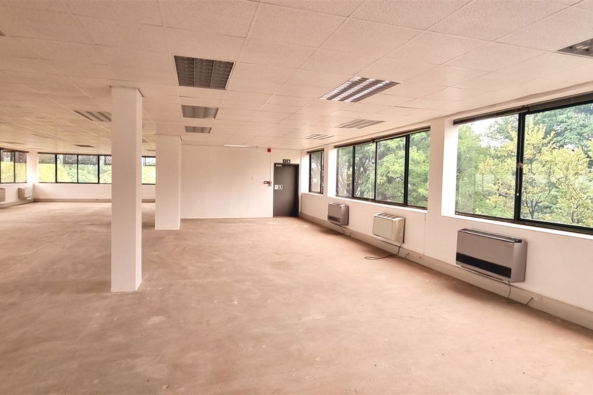 Office to let in The Woodlands Office Park - Photo 5