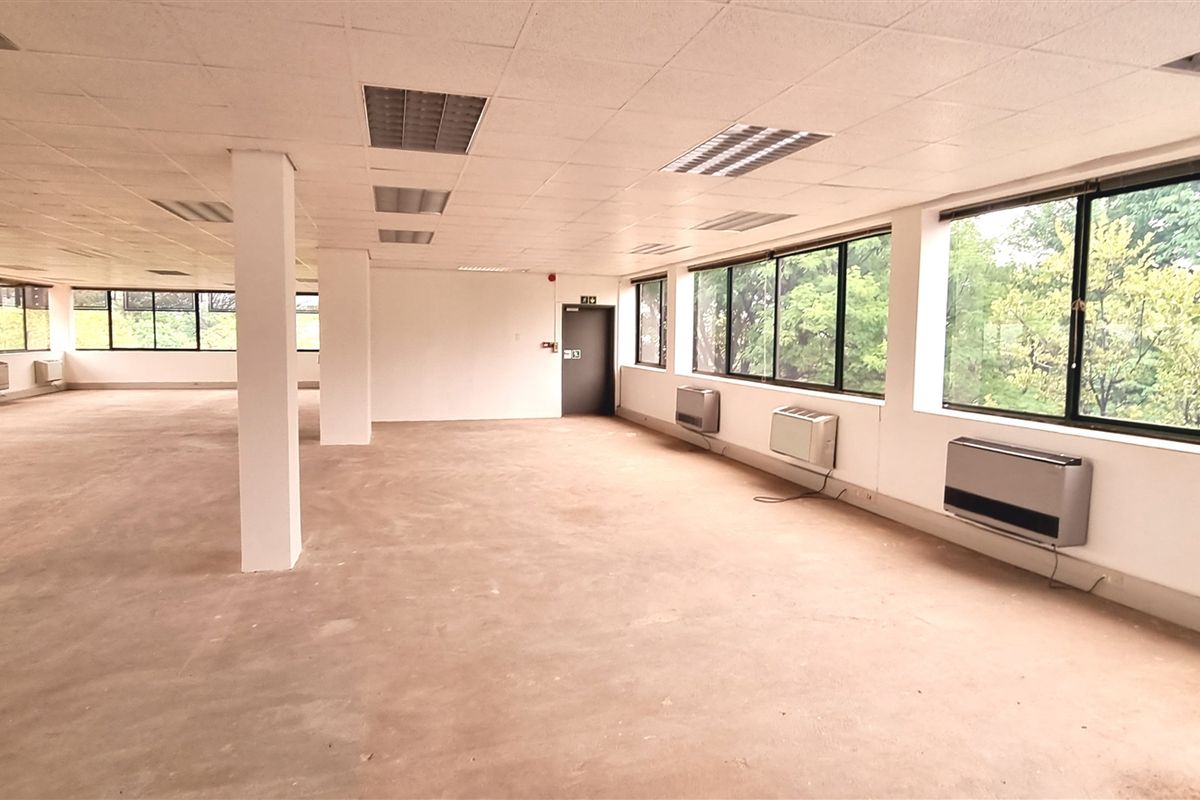 Office to let in The Woodlands Office Park - Photo 4