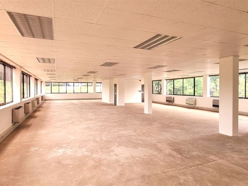 Office to let in The Woodlands Office Park - Photo 3