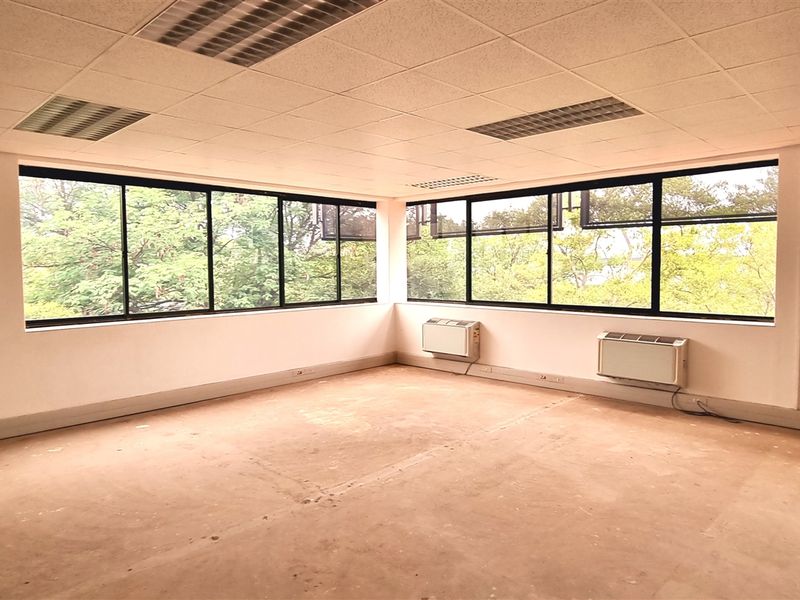 Office to let in The Woodlands Office Park - Photo 6