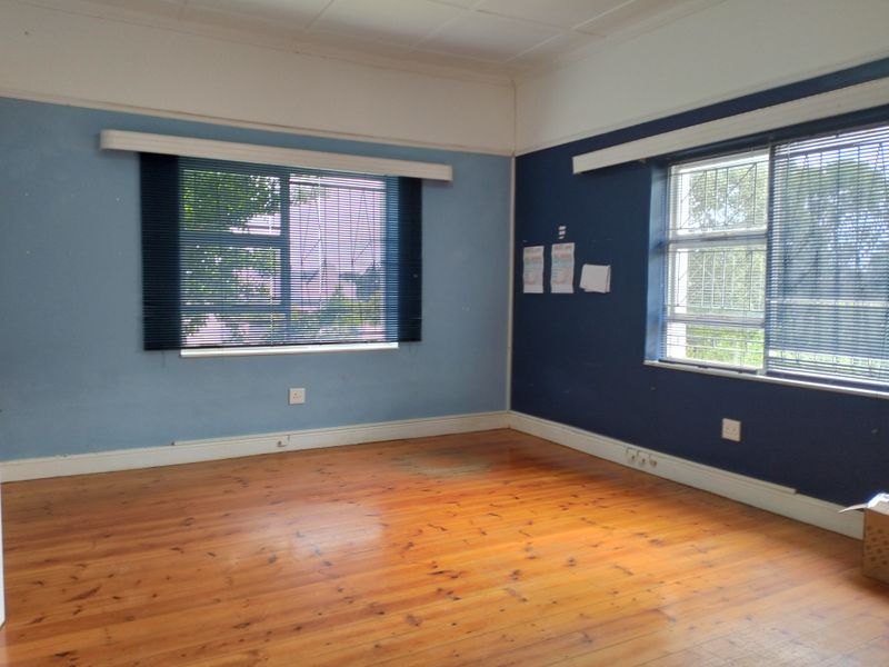 Location is key for any business! - Photo 2