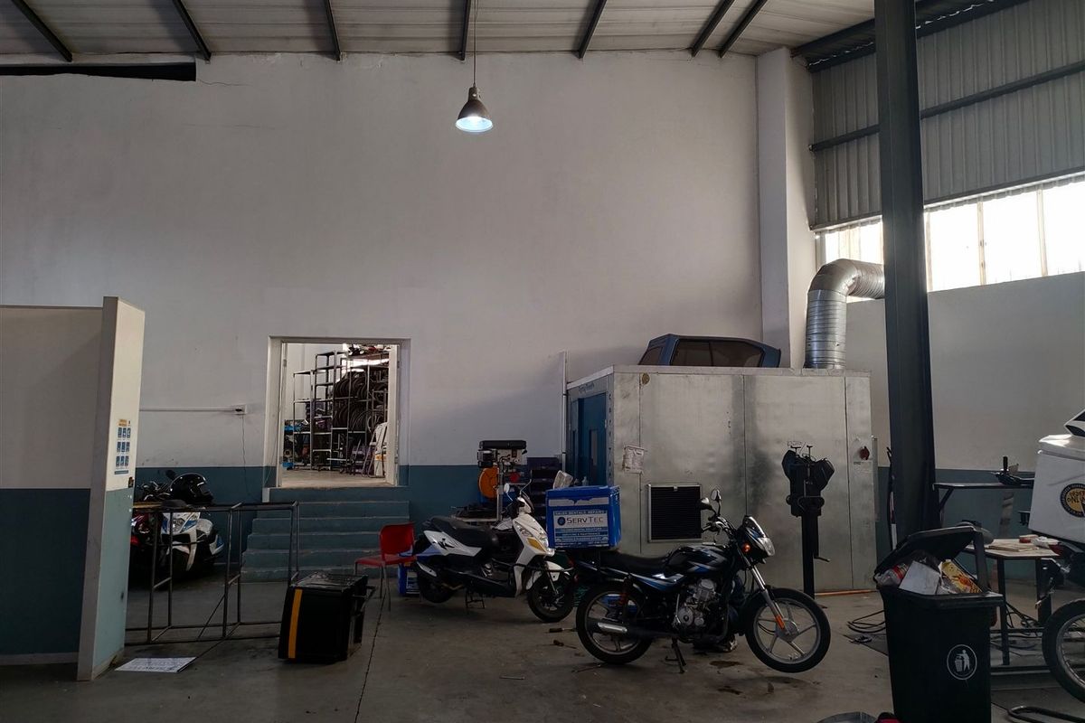 363m2  Warehouse  - TO LEASE - Photo 5