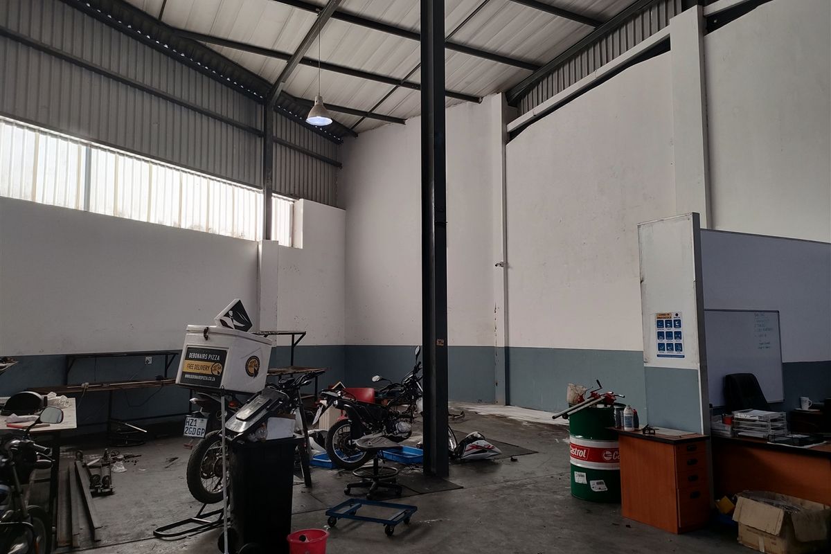 363m2  Warehouse  - TO LEASE - Photo 4
