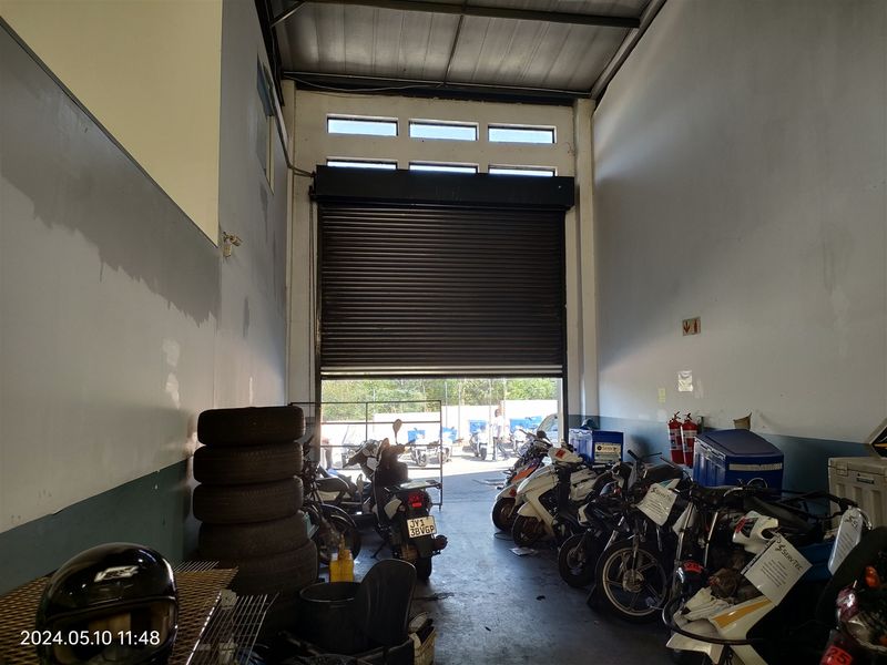 363m2  Warehouse  - TO LEASE - Photo 6