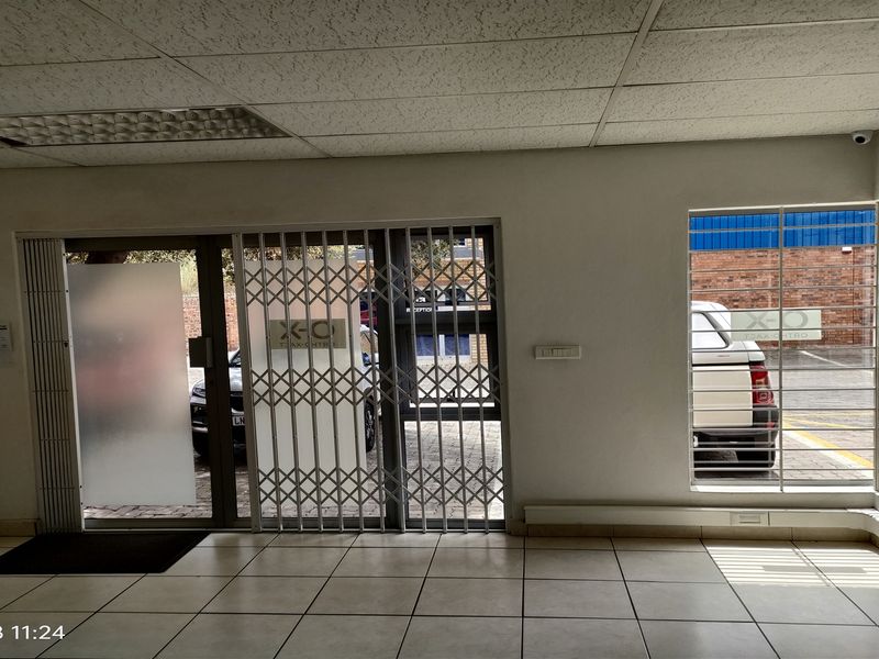 675m2  Warehouse  - TO LEASE - Photo 8