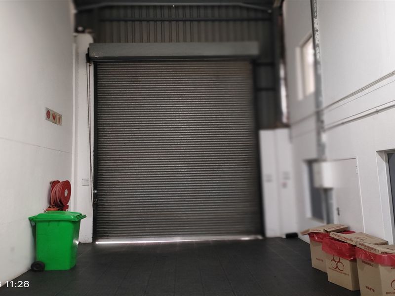 675m2  Warehouse  - TO LEASE - Photo 6