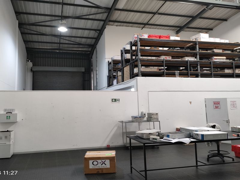 675m2  Warehouse  - TO LEASE - Photo 4