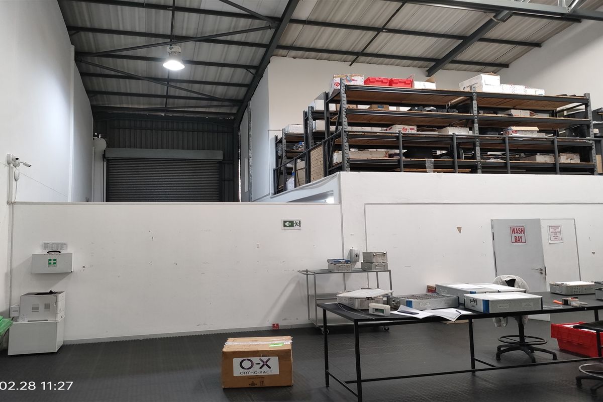 675m2  Warehouse  - TO LEASE - Photo 4