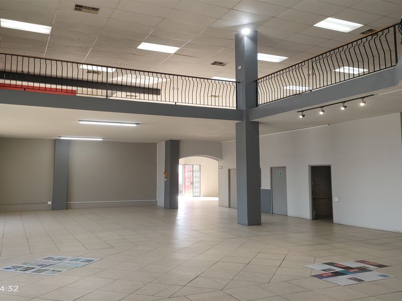 2618m2  Showroom, Offices and Warehouse  - TO LEASE - Photo 9