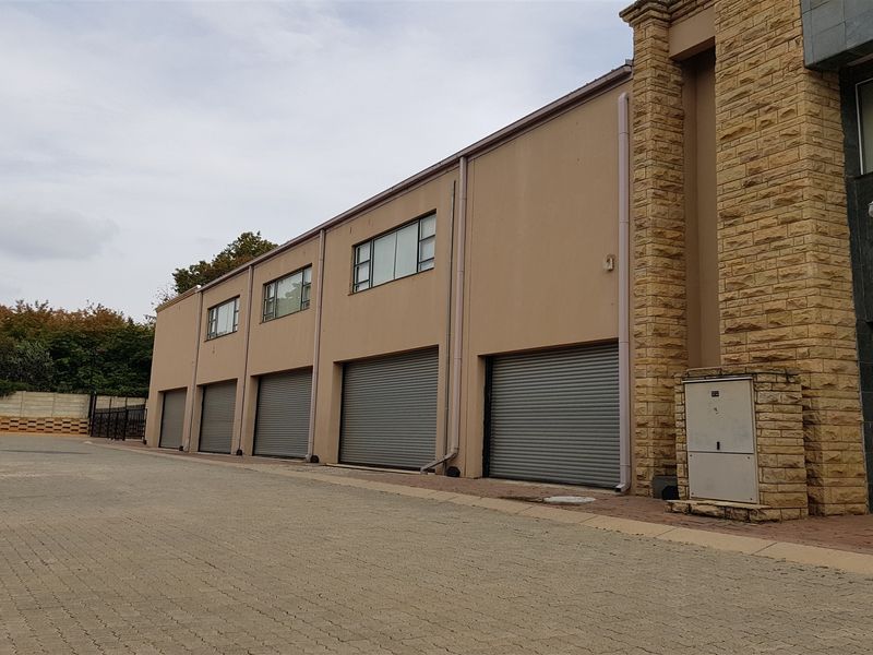 2618m2  Showroom, Offices and Warehouse  - TO LEASE - Photo 6