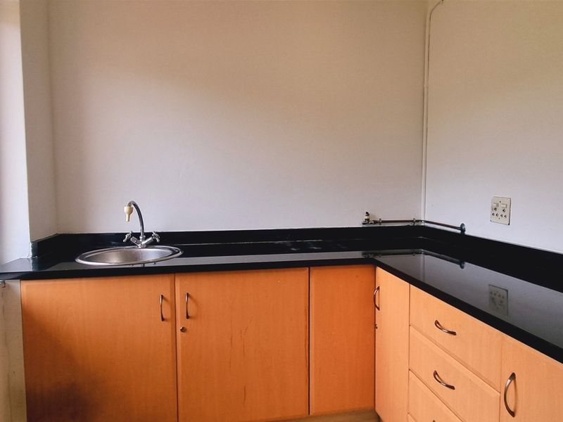 Office space to let in Morningside Close - Photo 8