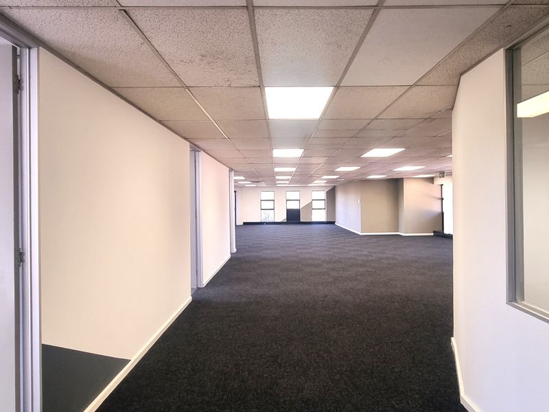 Office to let in Hurlingham Office Park - Photo 10
